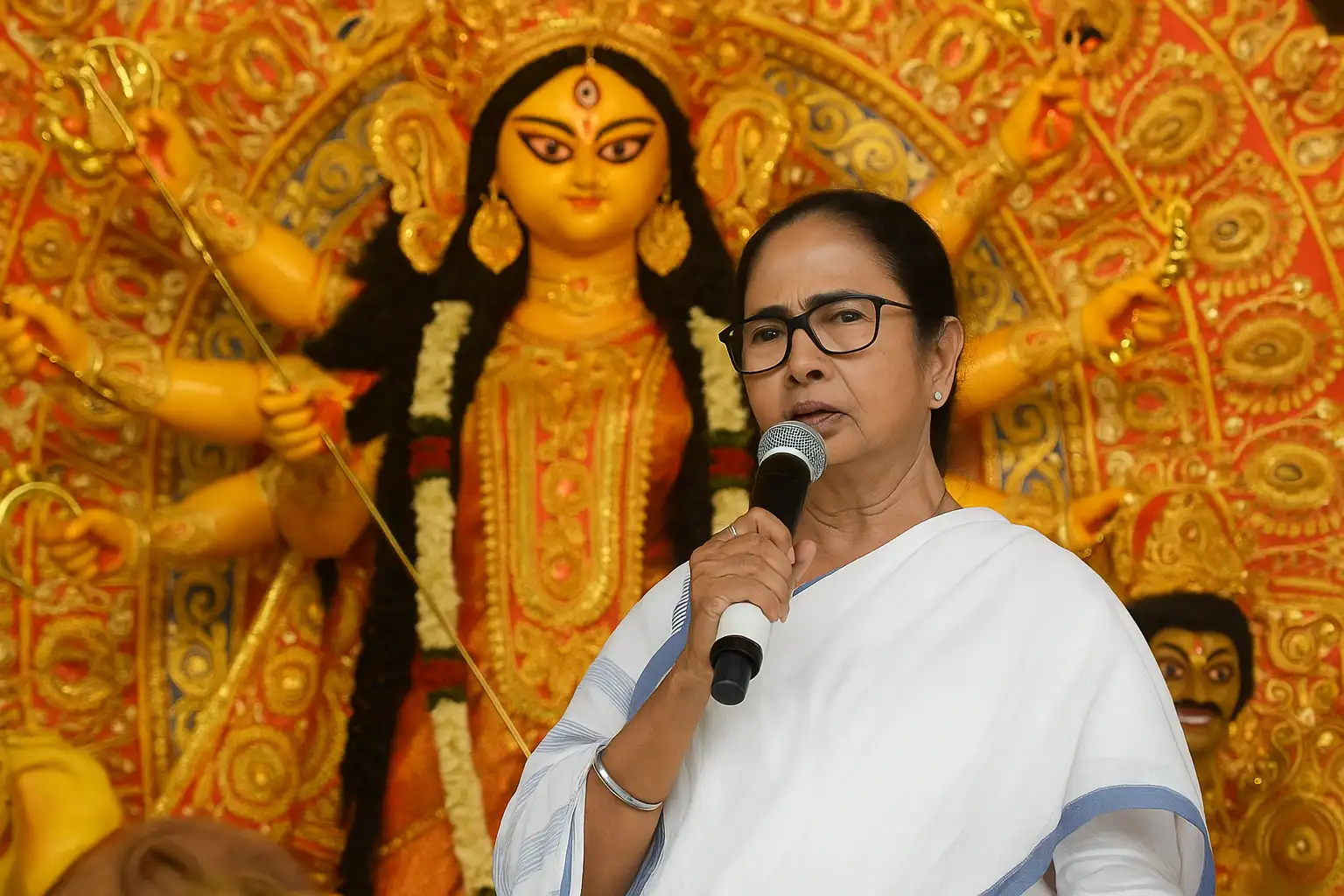 মমতা বন্দ্যোপাধ্যায় দুর্গা অঙ্গন ঘোষণায় রাজনৈতিক বিতর্ক | বিজেপি ও তৃণমূল মুখোমুখি Mamata Banerjee Durga Angon sparks political controversy in Bengal