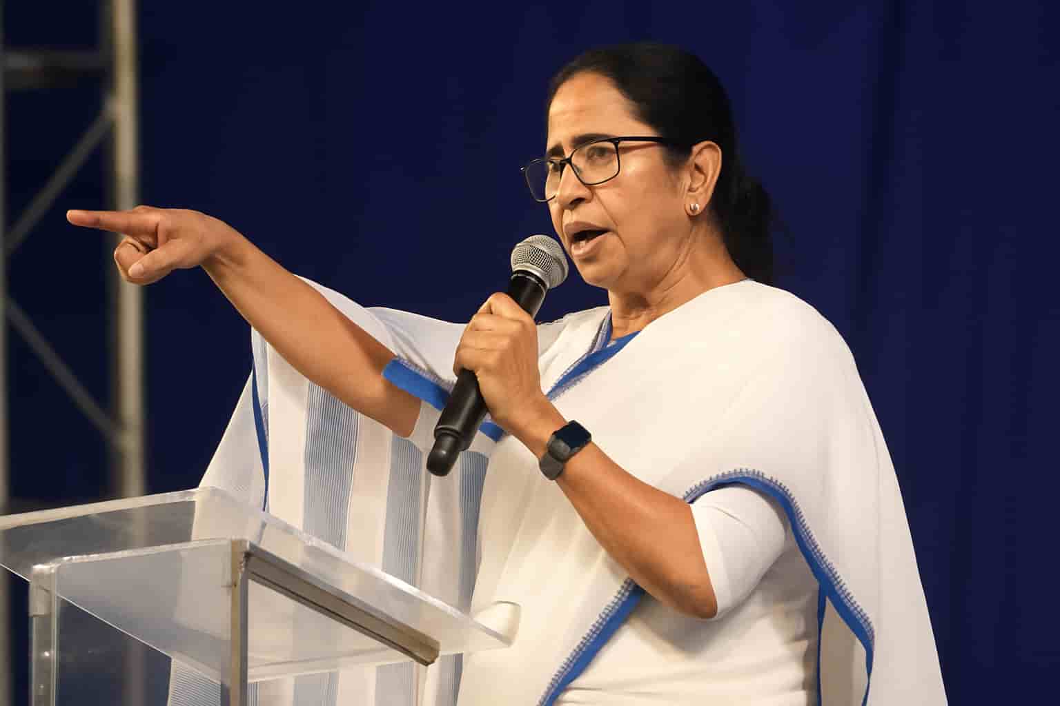 নির্বাচন কমিশনের বিরুদ্ধে মমতার অভিযোগ নিয়ে মুখ্যমন্ত্রীর বক্তব্য ঝাড়গ্রাম সভা থেকে