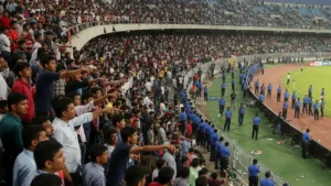 Messi Salt Lake Stadium বিশৃঙ্খলা চলাকালীন সল্টলেক স্টেডিয়ামে দর্শকদের ক্ষোভের দৃশ্য